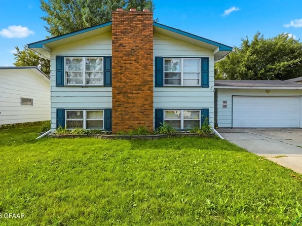 709 Central Plains Ct, Grand Forks, ND 58201