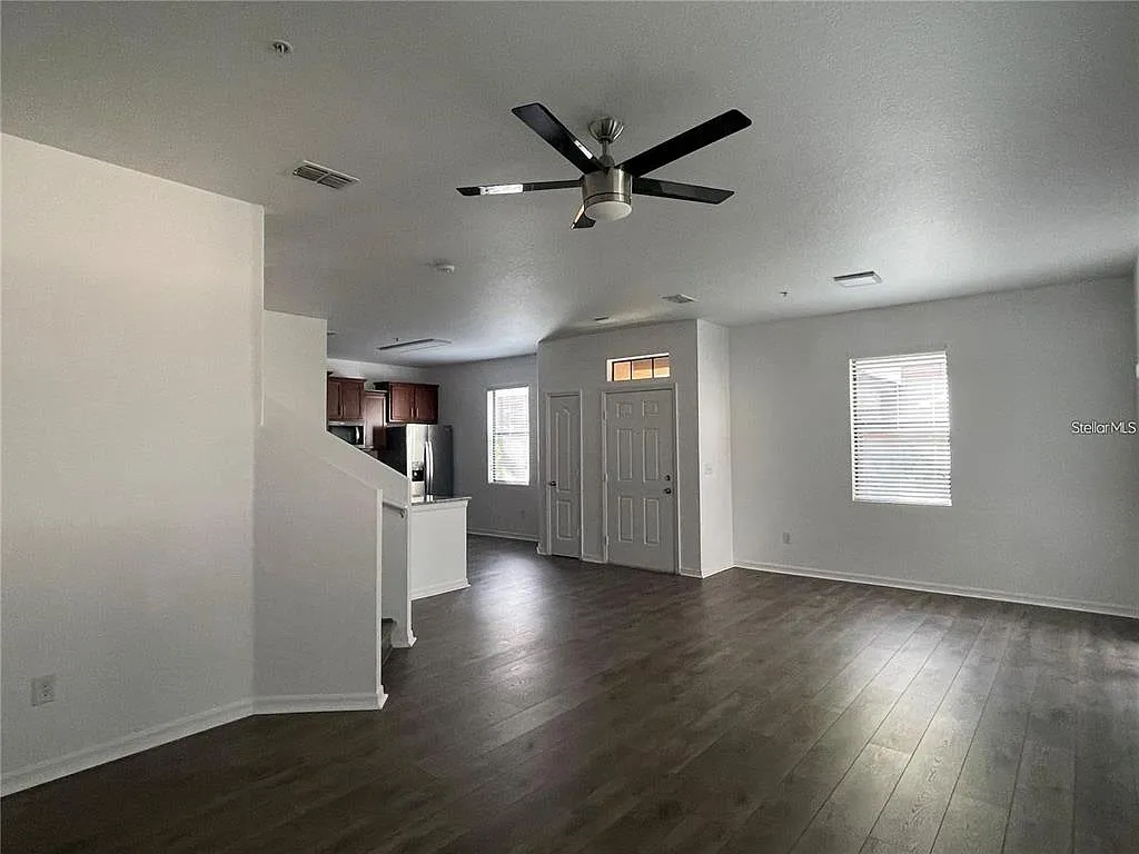 3 bed, 2.5 bath, 1461 sqft, $2,300 — Photo 3
