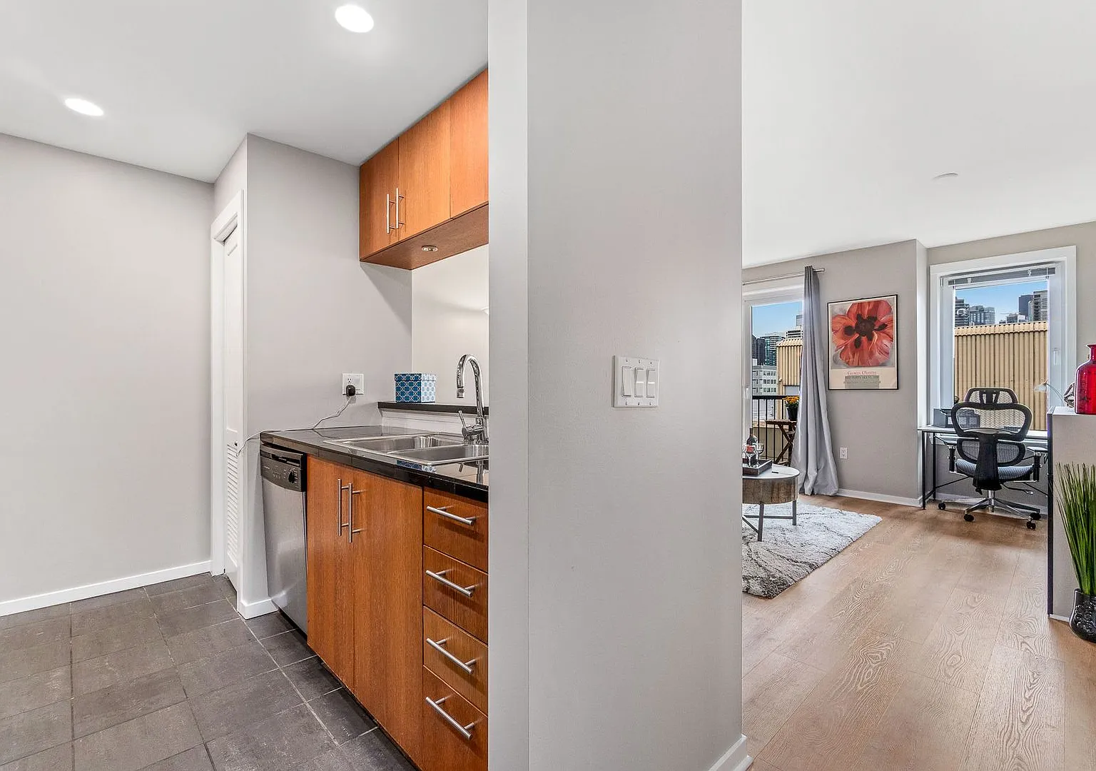 1Bd/1Ba Seattle Condo — Photo 2