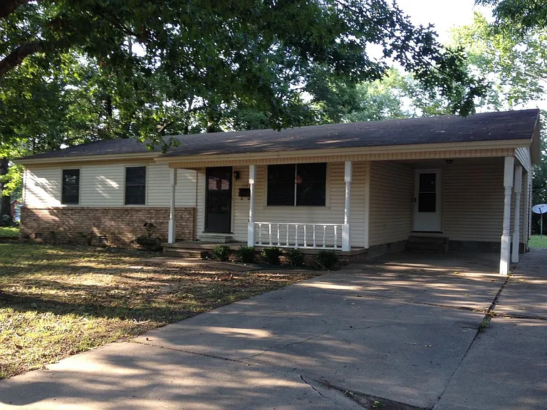 112 Chrisp Ave — Photo 1
