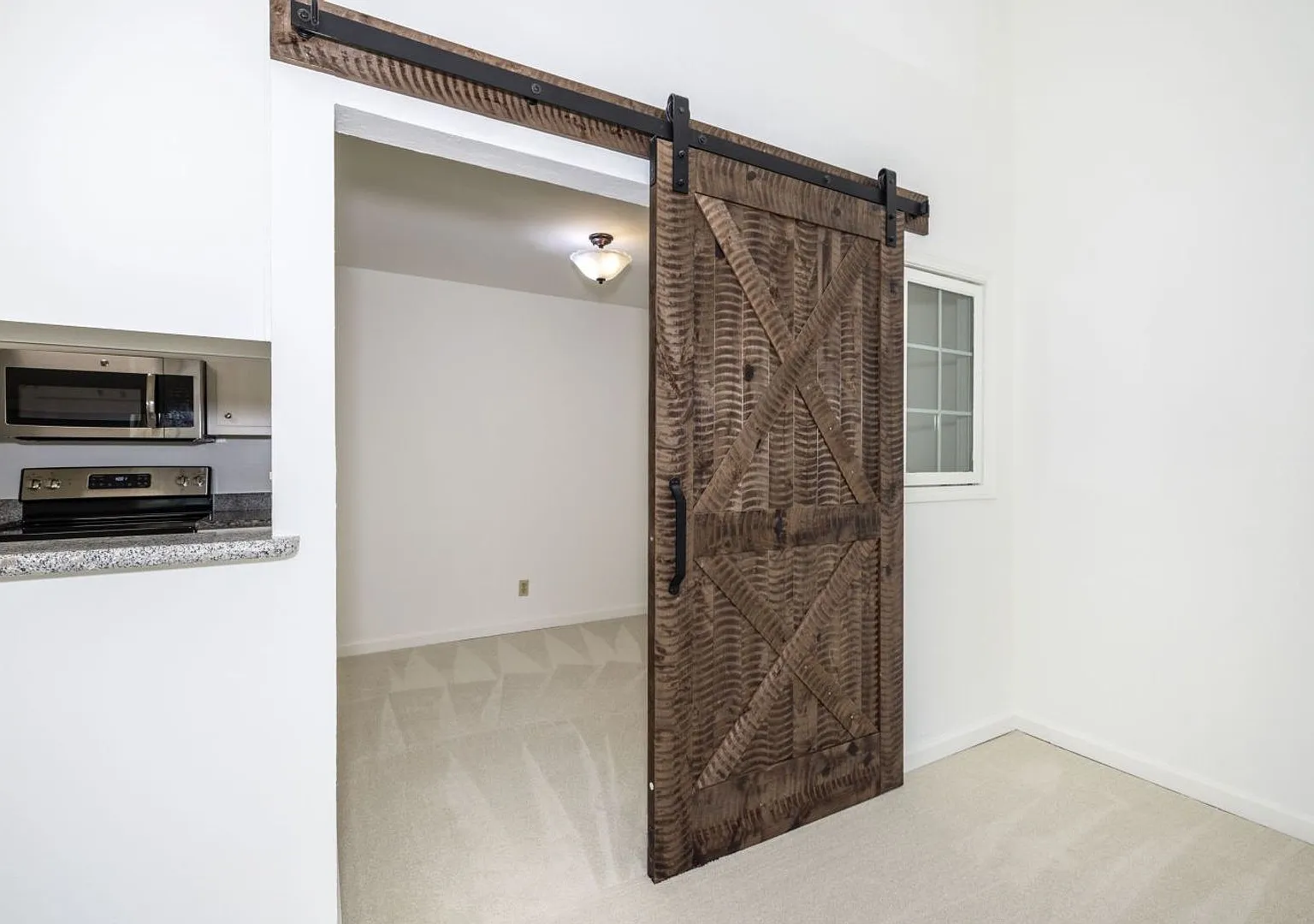 Well Maintained 1 Bed, 1 Bath Condo in Convenient Location — Photo 4