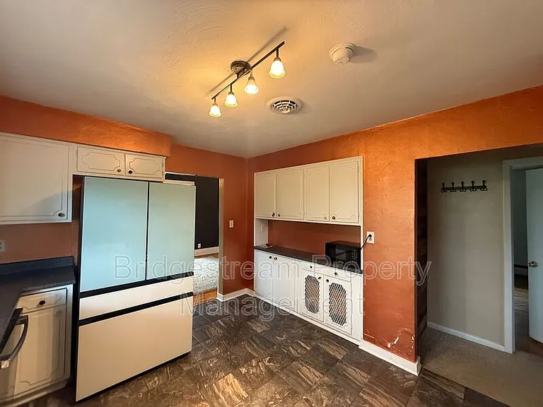 56 Telford Ave — Photo 5
