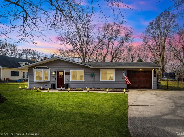 3100 Brookneal St, Commerce Township, MI 48382