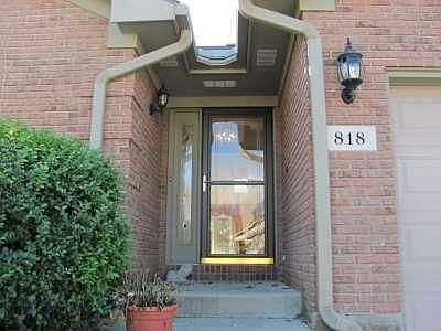 4th image of 818 Waldsmith Way
