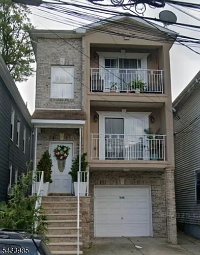 1058 William St #2 Photo 1
