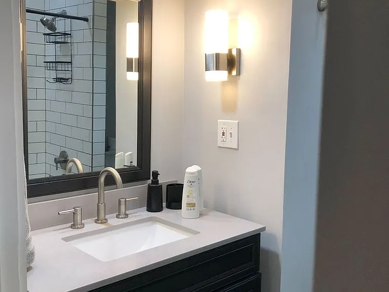 906 Queen St — Photo 13