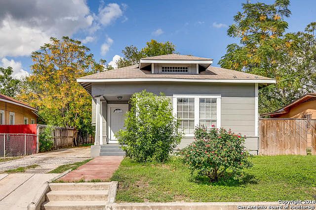 1st image of 3551 W Woodlawn Ave