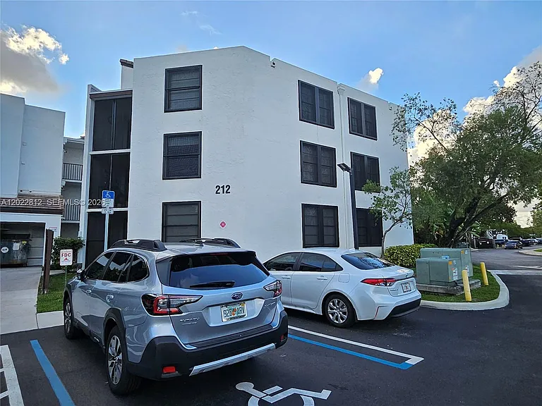212 Lake Pointe Dr #113 — Photo 75