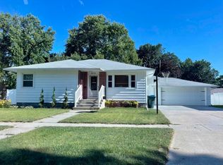 810 W 30th St, Kearney, NE 68845
