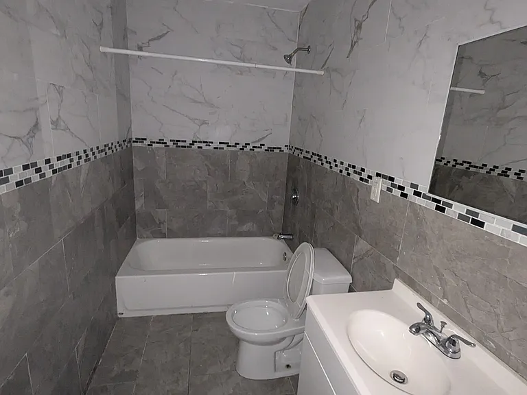 905 Asylum Ave #1 — Photo 2