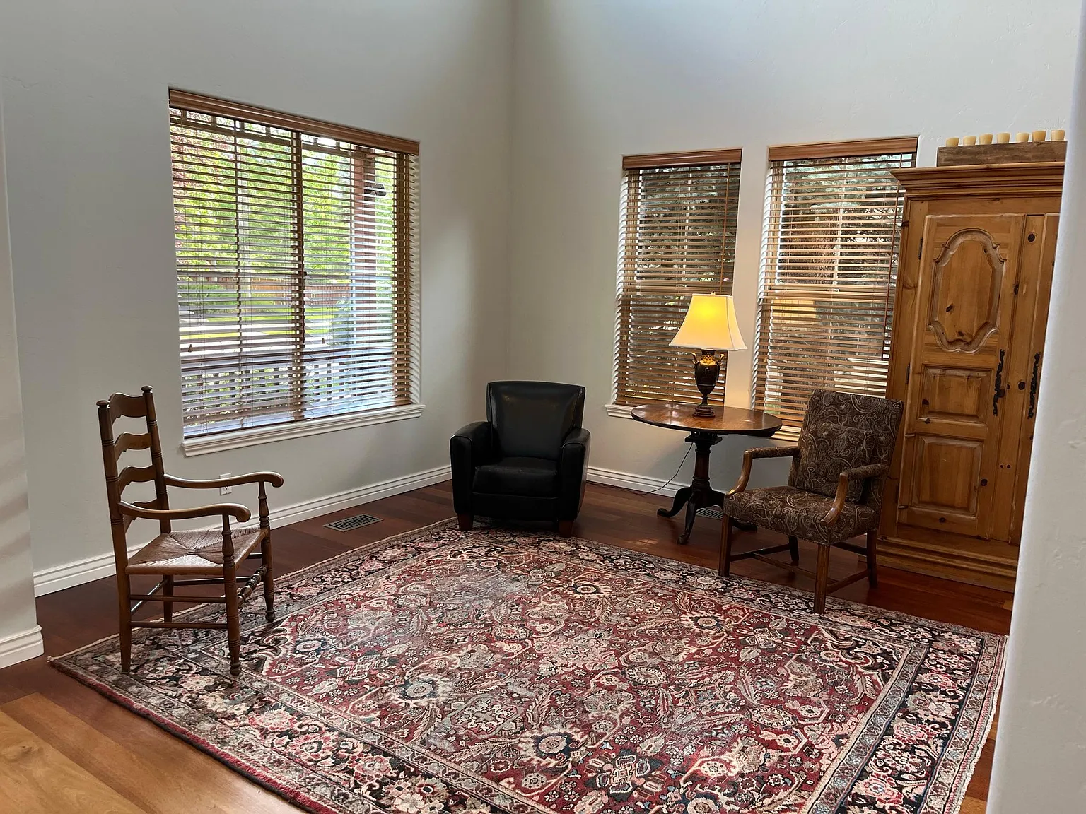 507 Lake Ct — Photo 4