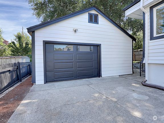 2nd image of 1018 S 39th Street