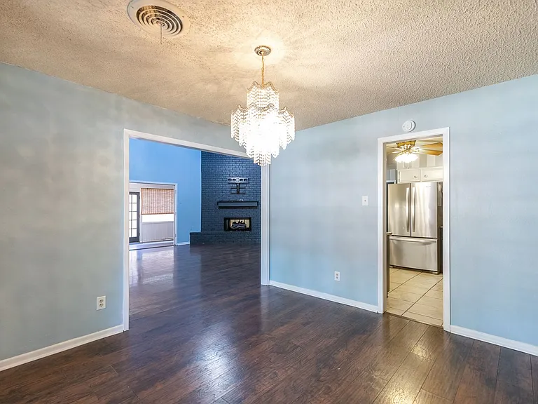 2601 Edgemont Dr — Photo 16