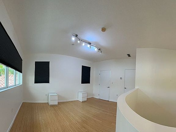 2nd image of 929 Meridian Ave APT 6