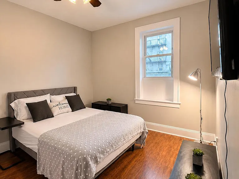 Oliver St — Photo 1