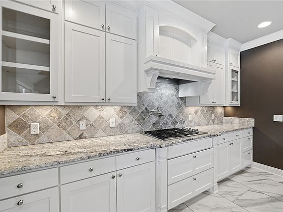 4th image of 325 Angel Falls Ln