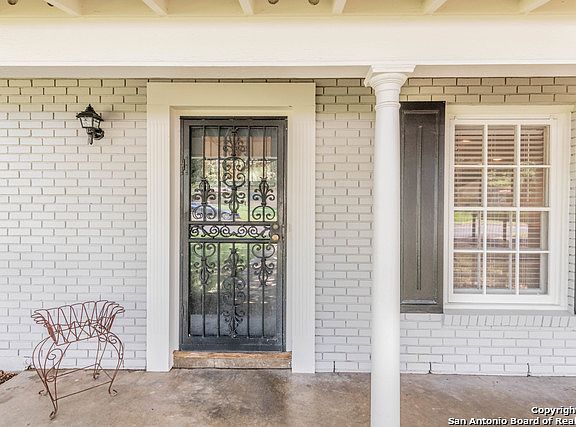4th image of 318 Marquis Ln