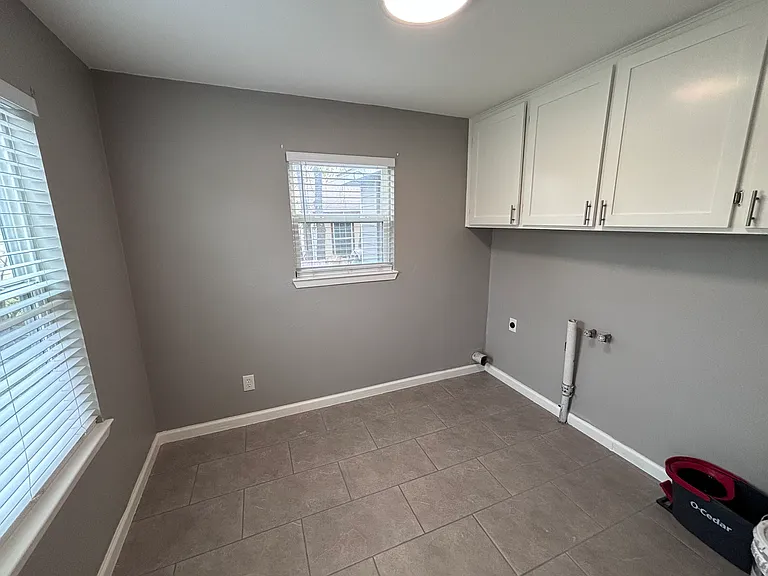 708 Edney St — Photo 9