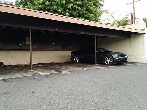 3rd image of 621 W Hyde Park Blvd #109