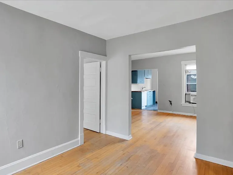 424 Smith — Photo 9