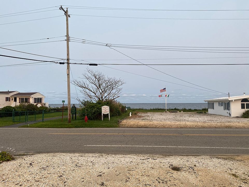2nd image of 1701 Beach Blvd
