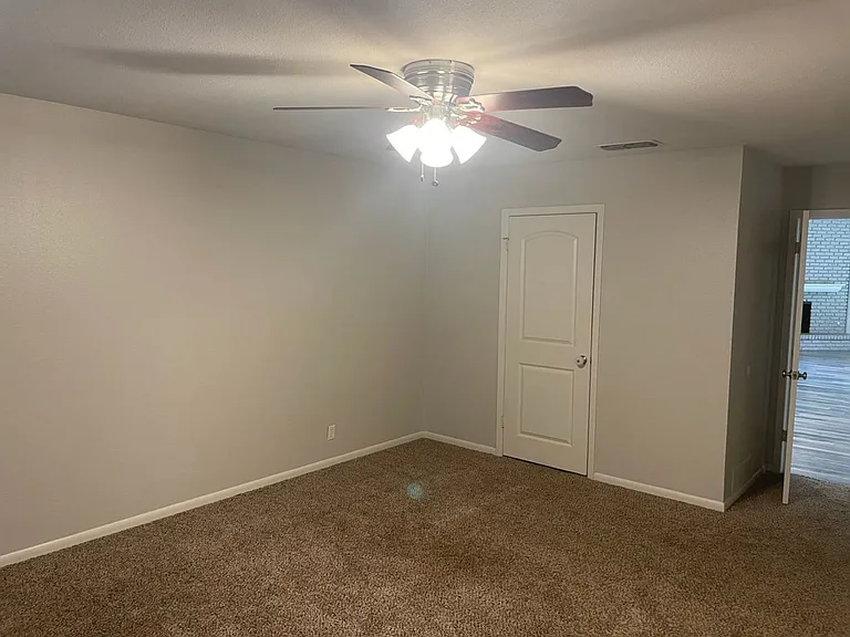 817 Spring Creek Dr — Photo 7