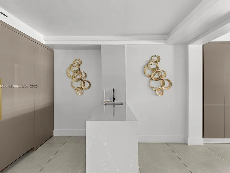 207 Holiday Dr — Photo 33