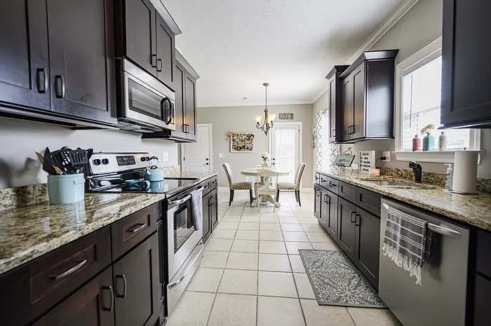 3 bed, 2.5 bath, 2182 sqft, $2,450 — Photo 4