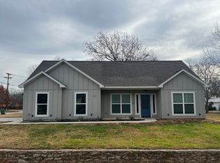 222 N Avenue B, Springtown, TX 76082