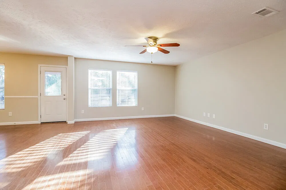 5 bed, 3.0 bath, 3011 sqft, $2,915 — Photo 2