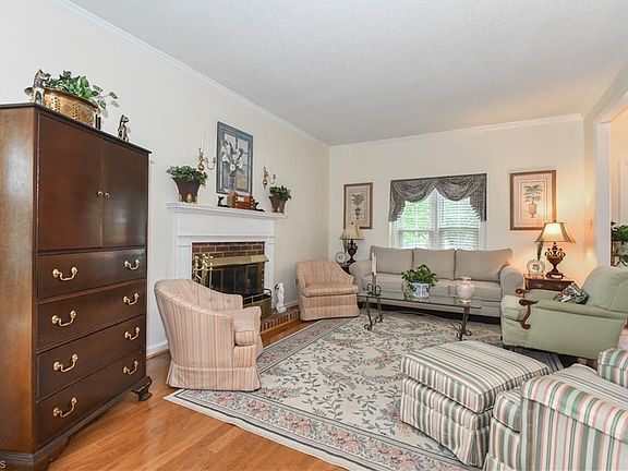 3rd image of 5831 Cardinal Way