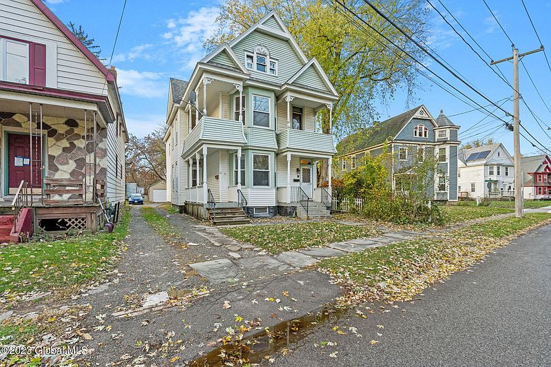 3rd image of 11 Washington Avenue
