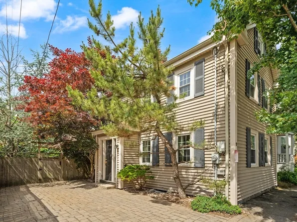 9 Lemon St, Salem, MA 01970