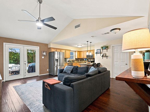 2nd image of 1913 Driftwood Ln
