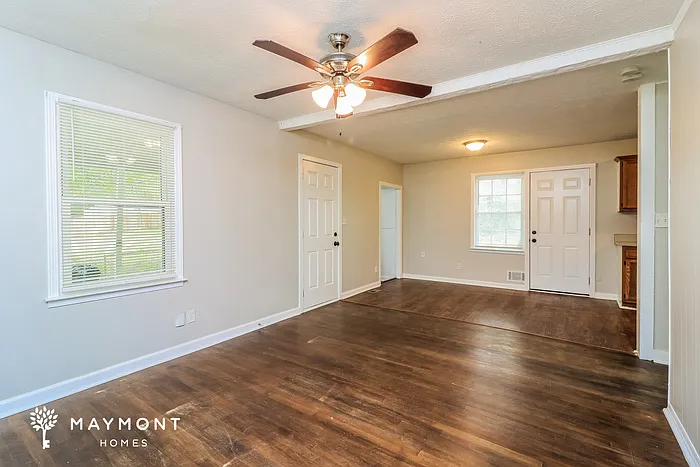 3 bed, 1.0 bath, 960 sqft, $1,545 — Photo 4