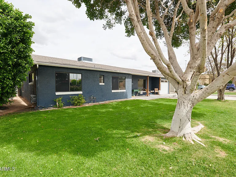 1708 E Montebello Ave — Photo 32