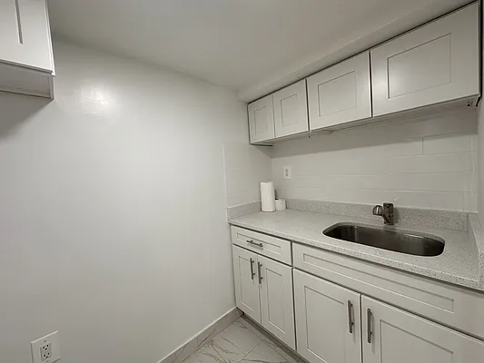 Rented by Azure Realty NY LLC | media 7