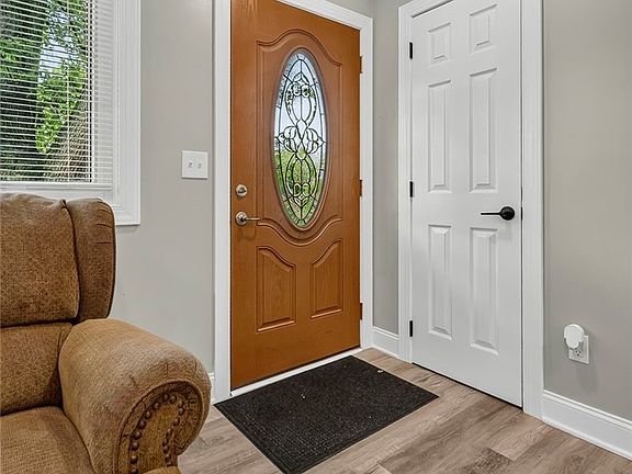 5th image of 2514 Regentview St NE