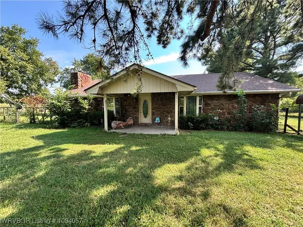 469958 E 1099th Rd, Muldrow, OK 74948