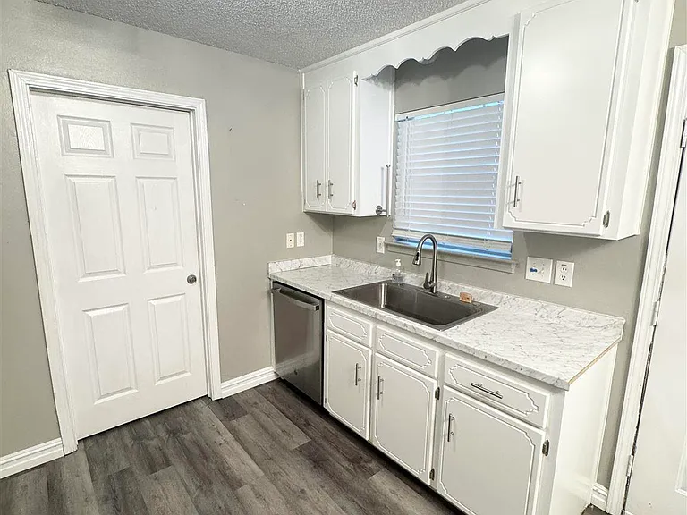 615 N A St — Photo 11