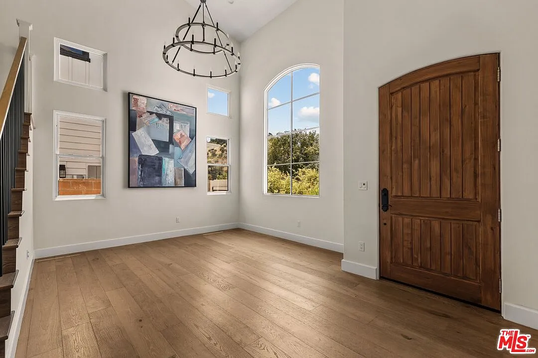 5 bed, 5.0 bath, 3446 sqft, $14,000 — Photo 2