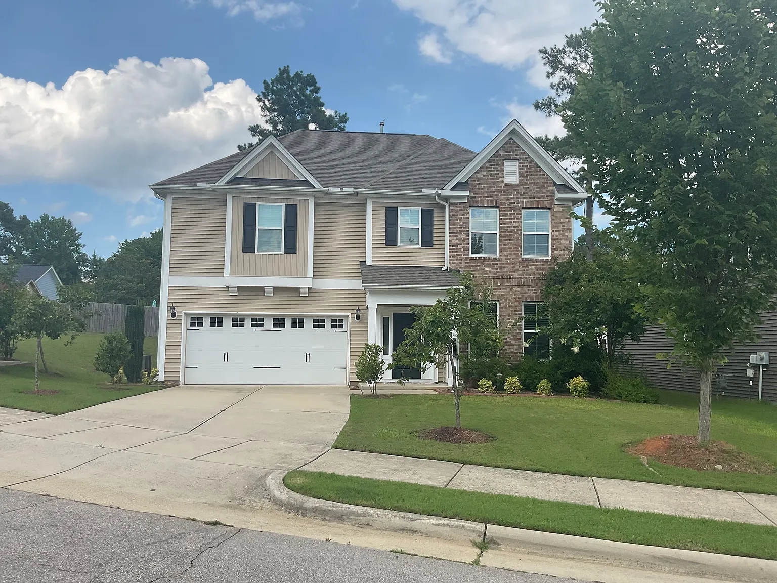 3 bed, 2550 sqft, $2,450 — Photo 2