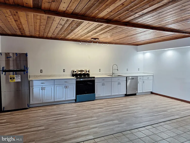 9078 Knoll Run Ln — Photo 35