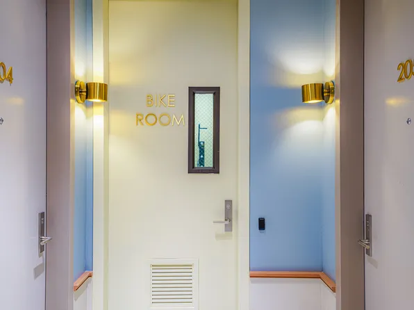 138-25 Barclay Avenue image 19 of 20