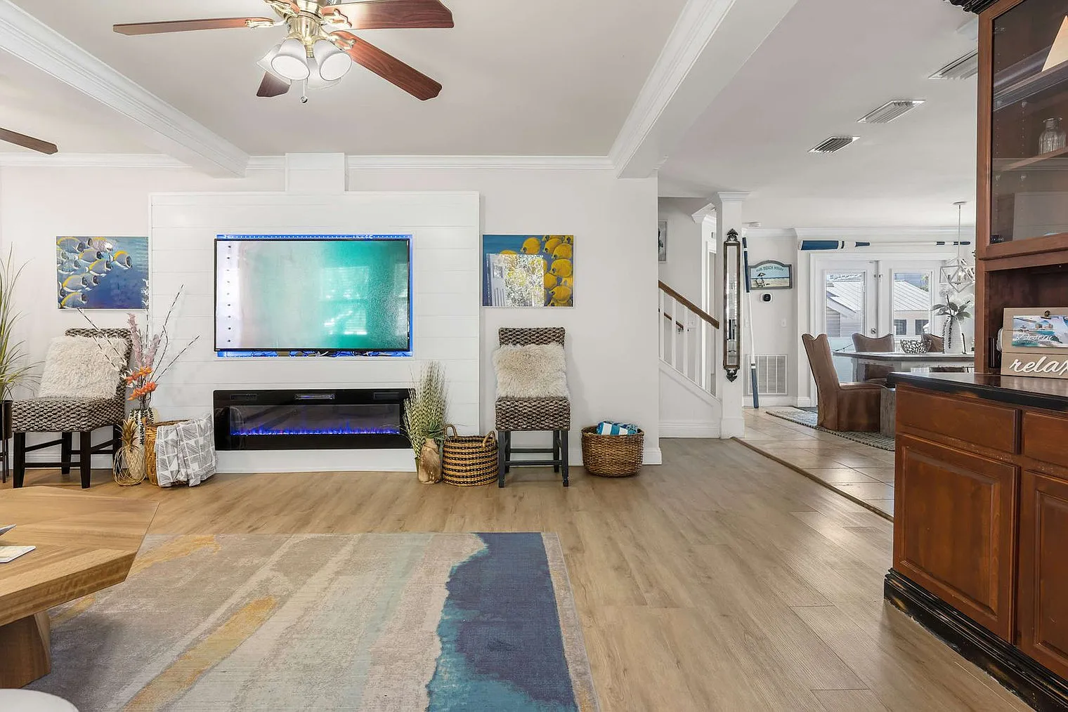 6 bed, 5.0 bath, 2497 sqft, $7,093 — Photo 2