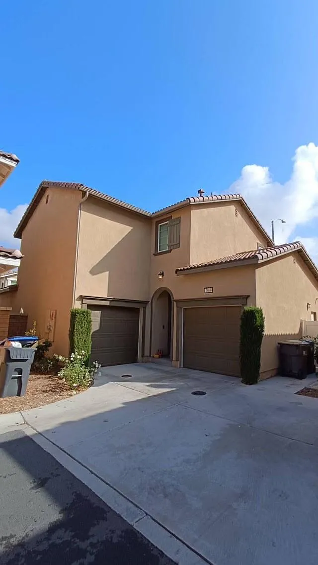 4 bed, 1702 sqft, $3,350 — Photo 2