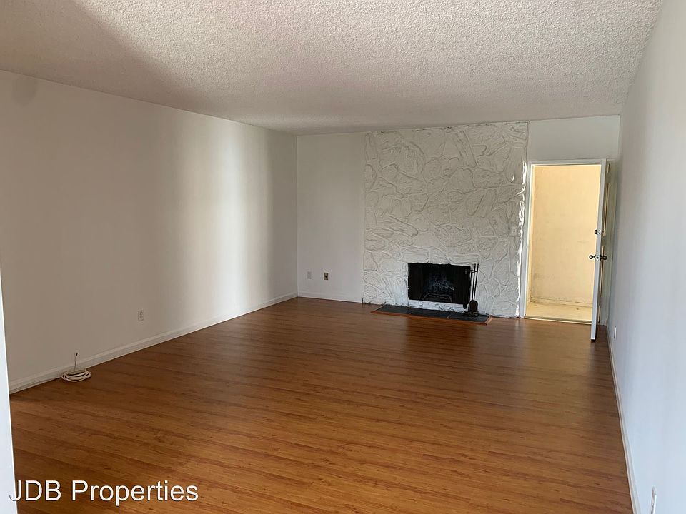 1st image of 1313 9th St APT 18