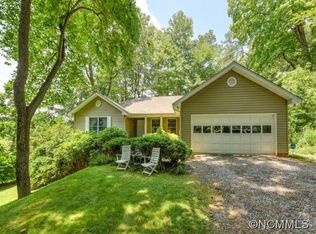 163 Foxwood Dr, Waynesville, NC 28785