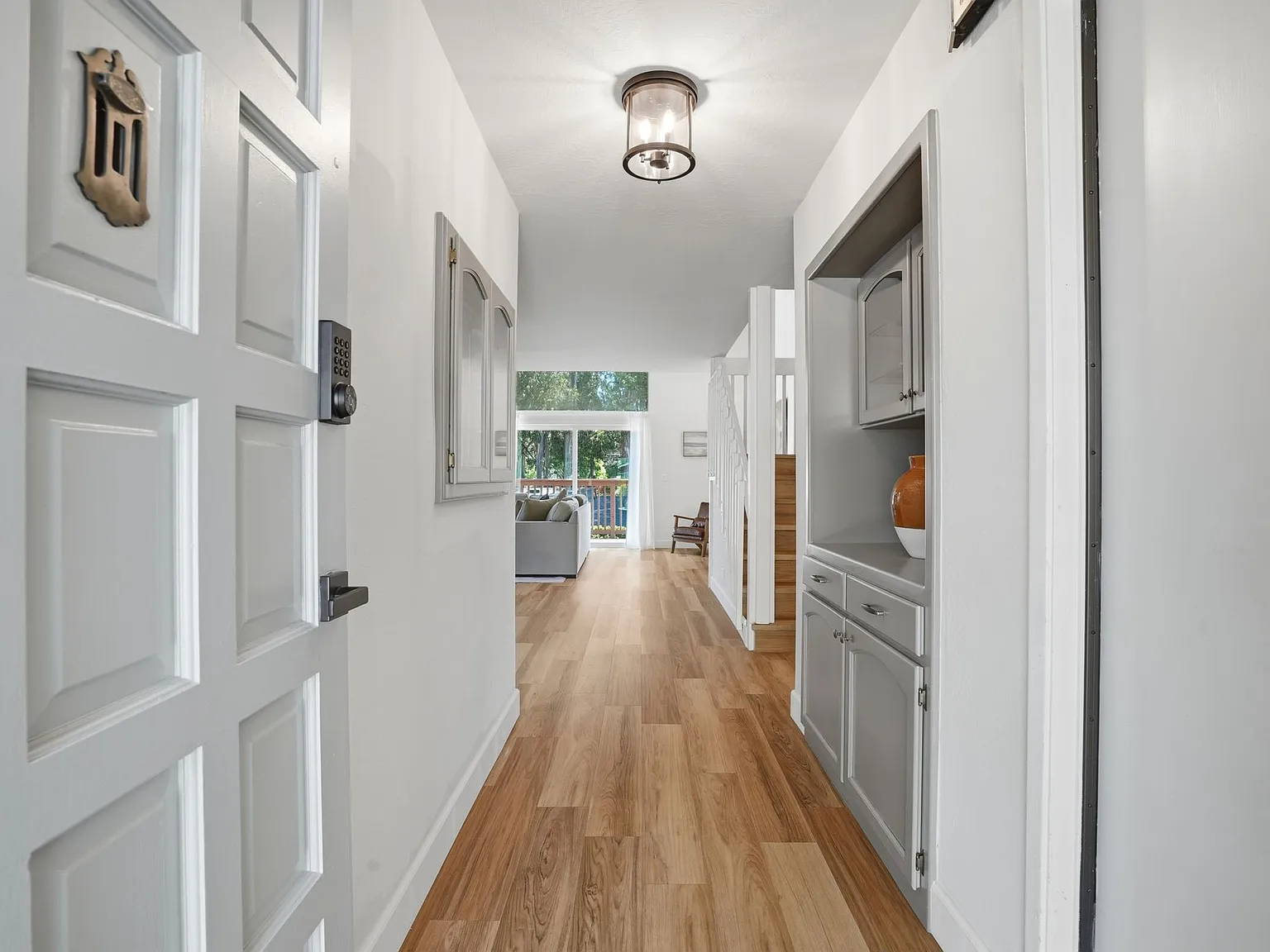 4 bed, 2094 sqft, $7,500 — Photo 3