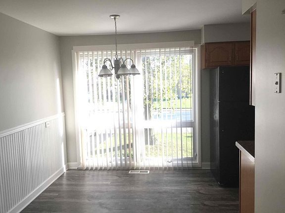 5th image of 1048 E 161st Pl